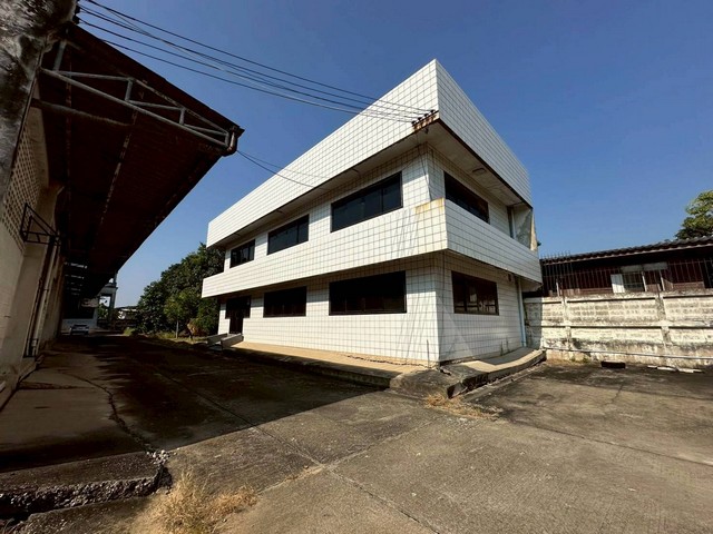 ขายที่ดินพร้อมสิ่งปลูกสร้าง อาคารโรงงาน อาคารสำนักงาน 2 หลัง  ในซอยเพชรเกษม 41