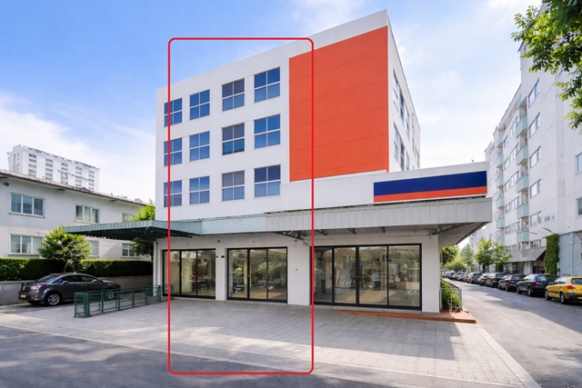 เดอะมอลล์บางกะปิ800ม. แฮปปี้แลนด์เซ็นเตอร์ 200ม.  ลาดพร้าว115-121 โชว์รูม อาคารพาณิชย์ 3.5 ชั้น 3นอน 3 ห้องน้ำ