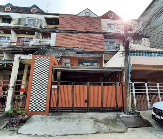 ทาวน์เฮ้าส์4ชั้น 31.5ว. 5นอน4น้ำ ให้เช่า35000บ.หรือขาย6.95ลบ. หมู่บ้าน วราธรวิลล์ พัฒนาการ44 เขตแขวงสวนหลวง กทม. กรุงเทพ