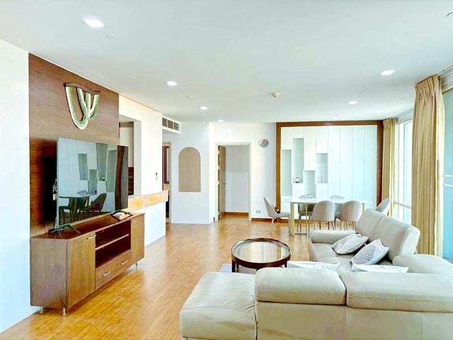 เหมาะอยู่อาศัยระดับพรีเมียม ใกล้สะพานตากสิน ใกล้ไอคอนสยาม 1.85กม.  BTS กรุงธนบุรี 950 คอนโดหรูให้เช่า Penthouse 170ตรม. เจริญนคร 3นอน 3 น้ำ