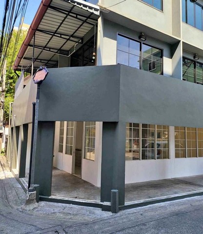 ให้เช่าอาคารพาณิชย์ 3 ชั้น 200 ตารางเมตร หลังมุม ประชาสงเคราะห์ 27  ใกล้มหาลัยหอการค้าไทย