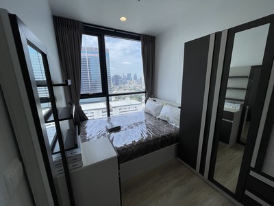 ให้เช่าคอนโด Oka Haus Sukhumvit 36 ชั้น 27 ขนาด 26.77 ตร.ม. วิวอาคารมาลีนนท์ เฟอร์ครบพร้อมอยู่ ใกล้ทองหล่อ