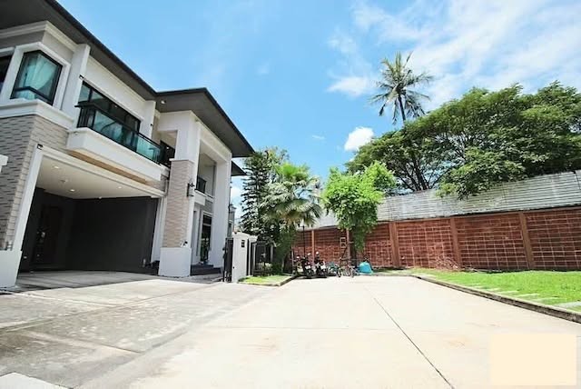 HR 10611 ให้เช่าบ้านเดี่ยวหรู Grand Bangkok Boulevard Sathorn กัลปพฤกษ์ บางแค บ้านหลังริมตรงข้ามสวน