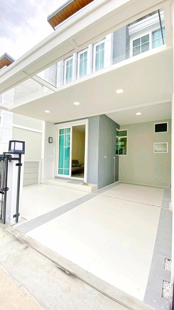 ให้เช่าทาวน์เฮาส์สุดหรู 2 ชั้น อิมพีเรียลเวิลด์ สำโรง 1.2 กม. พร้อมเฟอร์ฯ สุขุมวิท-ลาซาล BTS สำโรง 1.1กม. 17 ตร.วา.140 ตร.ม.3 นอน 2 น้ำ