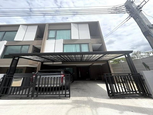 ให้เช่า ทาวน์โฮม 3 ชั้น หลังมุม หมู่บ้านกลางเมือง พหล-วิภาวดี หมู่บ้านใหม่พึ่งสร้าง เจ้าของพึ่งซื้อได้1ปีไม่ค่อยได้อยู่
