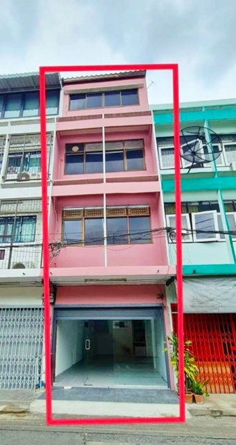 รพ.เซนต์หลุยส์ 2.6 กม. สาธุประดิษฐ์30-38 นานาชาติคิงส์คอลเลจ 1กม. อาคารพาณิชย์ 4ชั้น 320ตร.ม. บ้านเปล่า 6นอน เซ็นทรัล พระราม 3 1.1 กม.