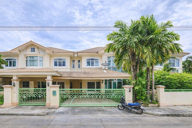 บ้านเดี่ยวหรู ลด25% ฟิวเจอร์พาร์ค รังสิต 3 กม.ให้เช่าและขาย ขนาดใหญ่ ฟังก์ชันครบ 4นอน 85ตรว.  285ตรม. 5น้ำ ดรีมเวิลด์ 4 กม.