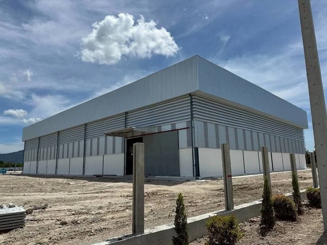 ขายที่ดินพร้อมโกดังเขตอุตสาหกรรมบ้านบึงชลบุรี  ที่ดินขนาดใหญ่ 20 ไร่ ผังสีเหลือง พร้อมโรงงาน 2 อาคาร รวมพื้นที่ใช้สอย 5250 ตร.ม