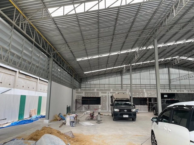 BST964 | อาคารสำนักงานและโกดัง ที่พักสินค้า บนพื้นที่คอนกรีต พร้อมหลังคา – สมุทรปราการ