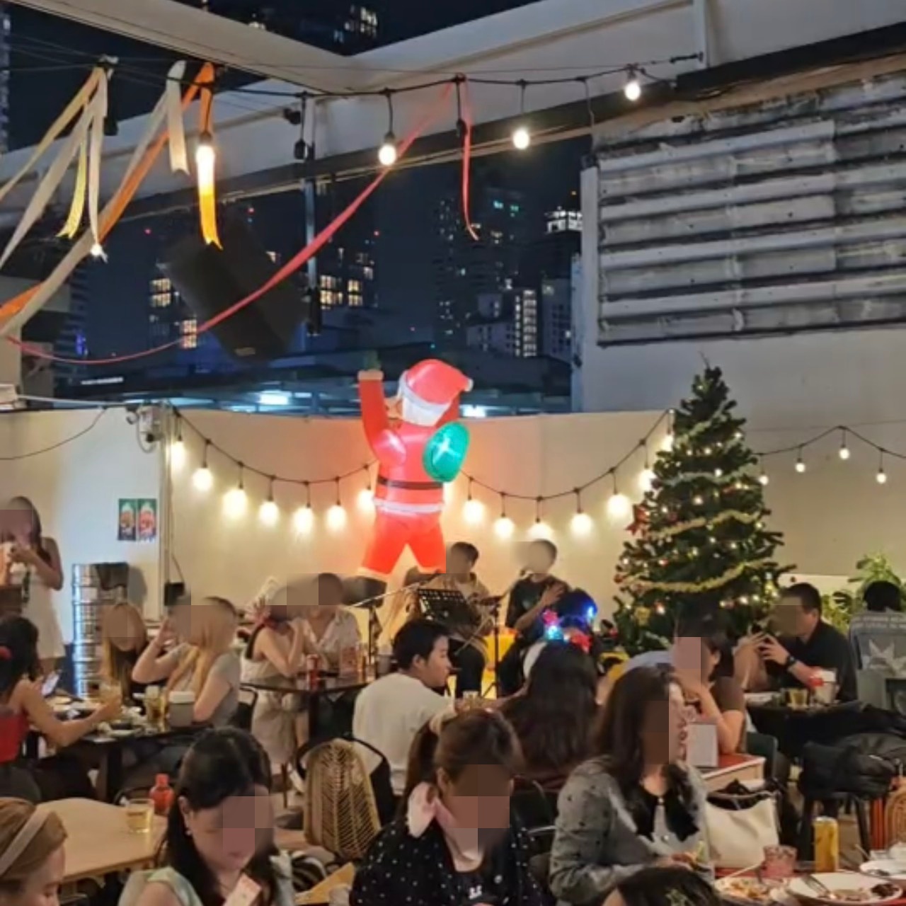 เซ้งร้านนั่งชิล ใจกลางสีลม วิวตึกมหานคร ติด BTS และ MRT มี Indoor และ Outdoor