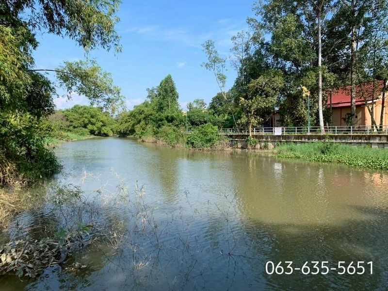 ขายบ้านสวนติดแม่น้ำนครนายก ขนาดย่อม สงบร่มรื่น ตรงข้ามวัดโบสถ์การ้อง ต.ท่าช้าง อ.เมืองนครนายก แม่น้ำสวยสะอาดตา เขตอภัยทาน