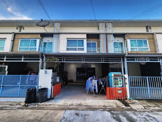 ขายทาวน์เฮ้าส์  หมู่บ้านวิลเลคไลท์ รัตนาธิเบศร์ ถนนบางใหญ่-บางคูลัด นนทบุรี