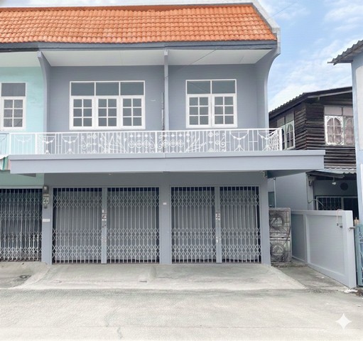 ขายด่วน รีโนเวทใหม่ อาคารพาณิชย์ 2 ชั้น อ้อมใหญ่ ซอยเทศบาล 6 หลังใหญ่ ขนาด 28 ตรว. ตรงข้ามบิ้กซีอ้อมใหญ่  ทำเลดี (คุณเจี๊ยบ 080-2114266 )