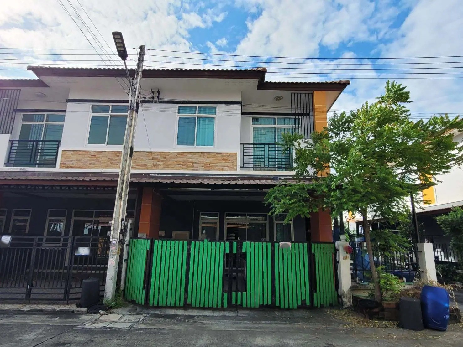 ขาย ทาวน์เฮ้าส์ รุ่งเรืองซิตี้ 2 ชลบุรี    อำเภอ พานทอง จังหวัด ชลบุรี