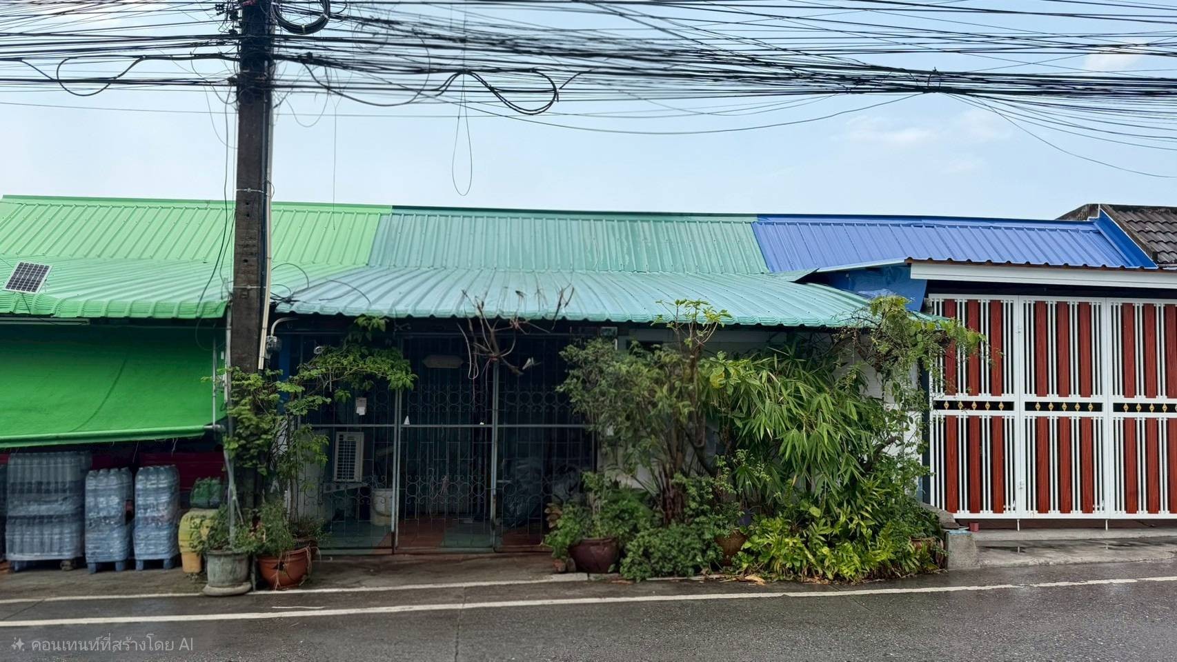 ทาวน์เฮ้าส์ 1 ชั้น ซอยวัดวังหิน 7 ถนนสุขุมวิท-ศรีราชา ชลบุรี ราคาพิเศษสุด ทำเลศักยภาพ ติดถนนหลัก เหมาะอยู่อาศัยหรือค้าขายดำเนินธุรกิจ