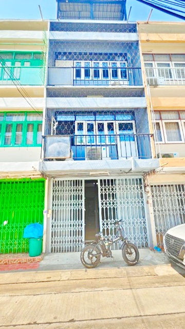 ทาวน์โฮม 3 ชั้น ให้เช่า 3 นอน 2 น้ำ   CBD สาทร แอร์ครบทุกห้อง ใกล้เซ็นทรัล พระราม 3 600 ม.  สาธุประดิษฐ์ ใกล้ BTS ช่องนนทรี 2.5 กม.