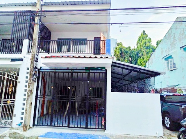 ทาวน์เฮ้าส์ให้เช่า 3 นอน 2 น้ำ สนามบินดอนเมือง 850 ม. วิภาวดีรังสิต70-80   ดอนเมืองโทลล์เวย์  24 ตร.ว.192 ตร.ม. พร้อมแอร์ และเฟอร์ฯ