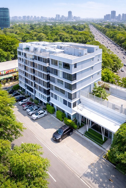 อาคารพร้อมลิฟต์ ทำเลพระราม 9 ใกล้ทางด่วน ศูนย์วิจัย ใกล้ MRT วัดพระราม 9 300 ม.อาคารสำนักงาน 6 ชั้น 6 นอน 6 น้ำ  900 ตร.ม.