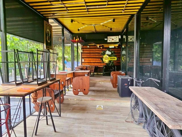 ขายและให้เช่าที่ดินพร้อมสิ่งปลูกสร้างอมตะนครชลบุรี ให้เช่ากิจการร้านอาหารเครื่องดื่มพานทองอมตะ บนที่ดิน  1 ไร่ 93  ตรว