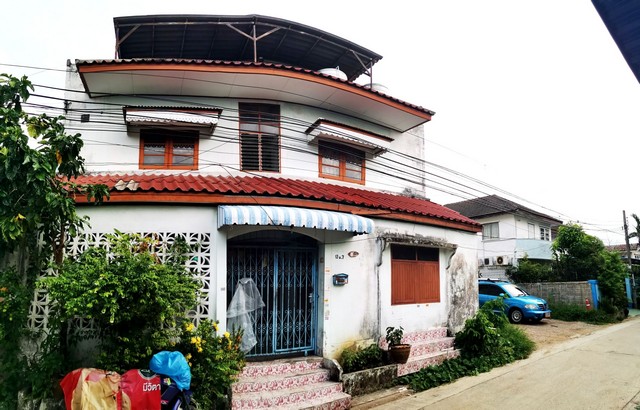 ขายด่วน ขายห้องเช่า 2 ชั้น เนื้อที่ 49.7 ตร.ว. 18 ห้องนอน 18 ห้องน้ำ ถ.เพชรเกษม 79 หนองแขม กรุงเทพฯ